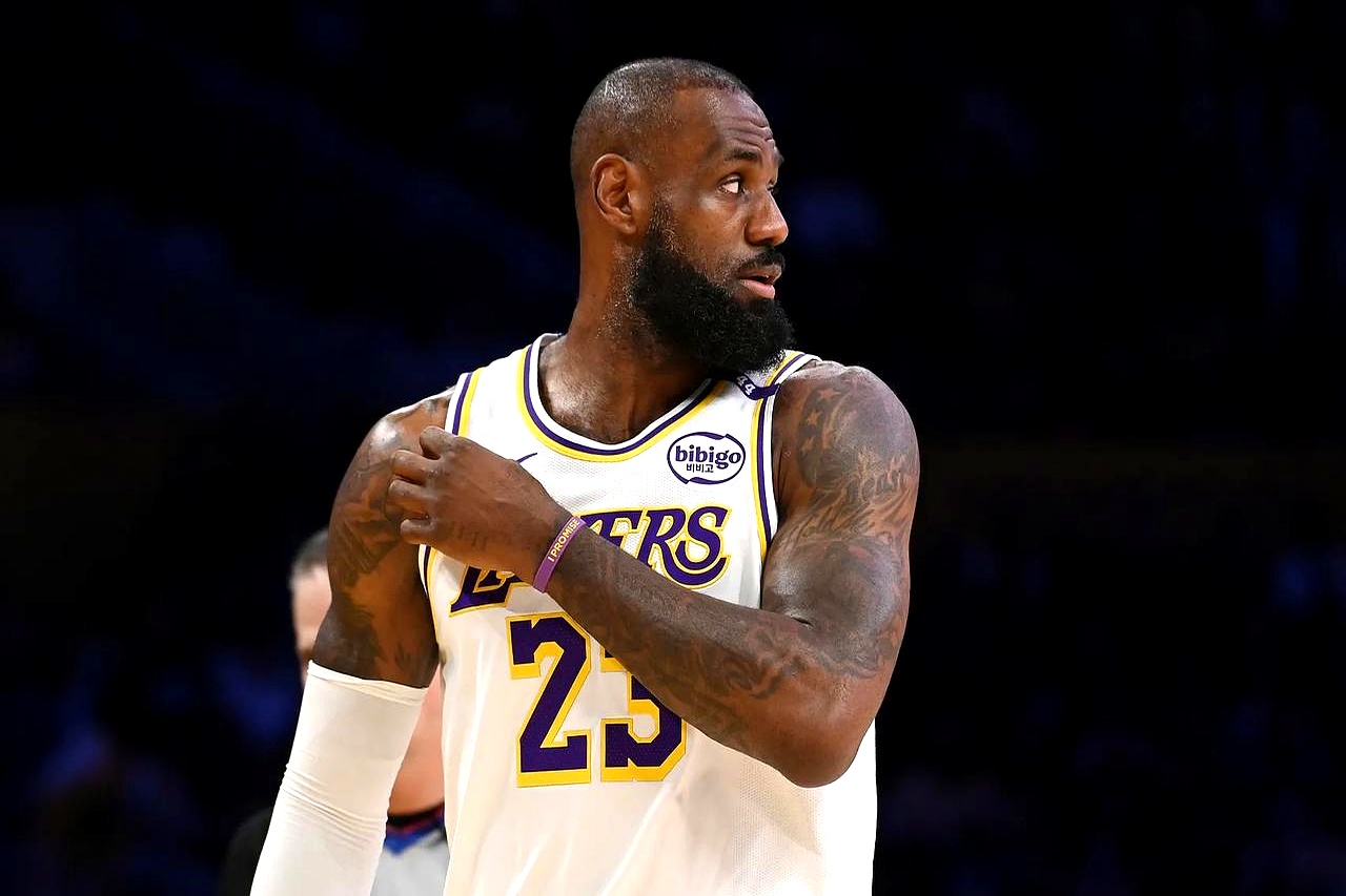 詹姆斯官方宣布领先优势明显新规，快船引发争议！