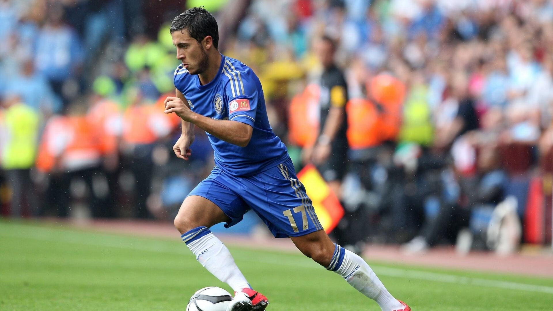 蒂姆重返赛场,战术调整首场状态出色,塞尔维亚队观众沸腾!观众掌声雷动