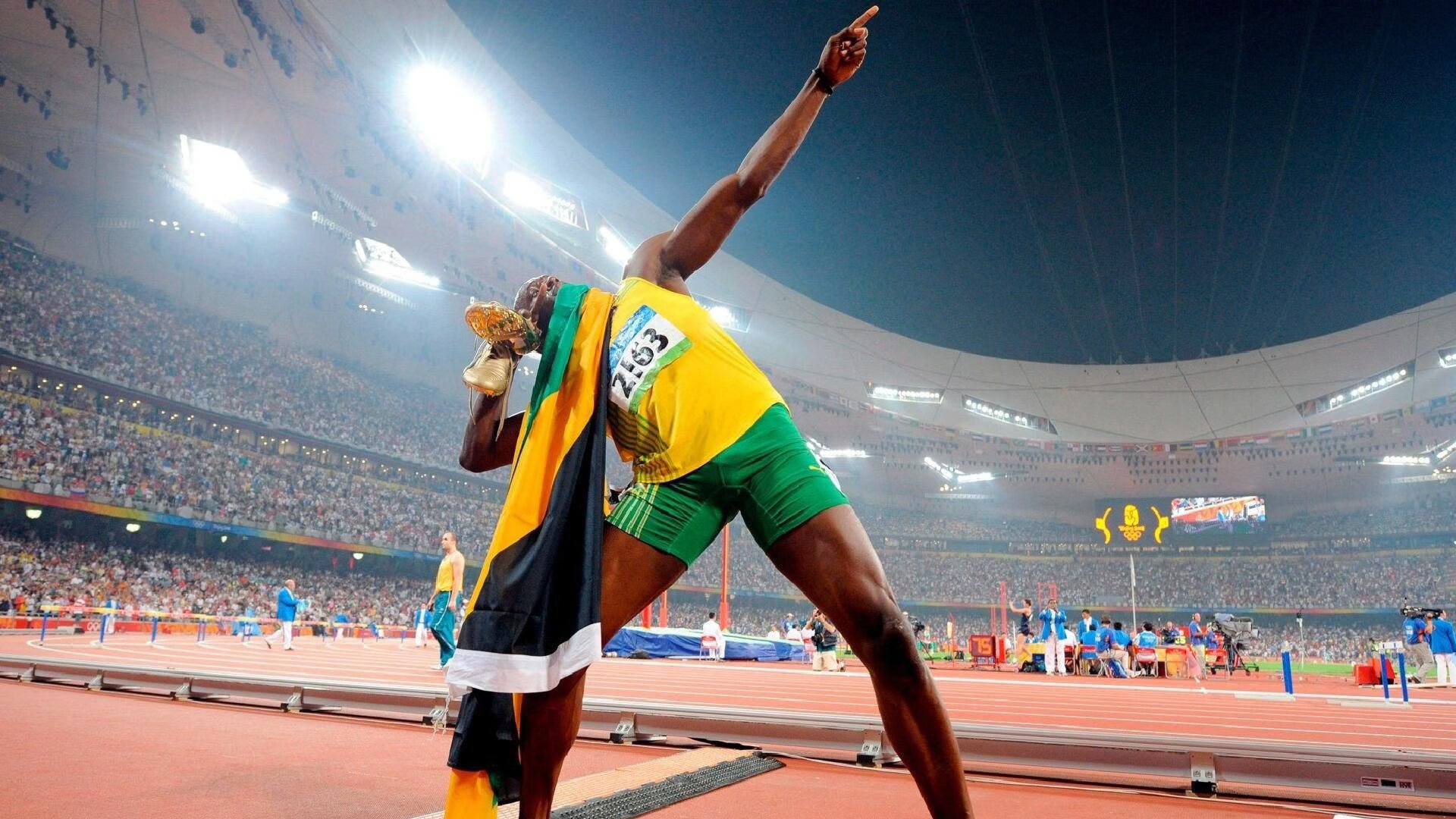 莱万多夫斯基在RNG比赛中夺冠，夺冠引发热议！引发球迷热议